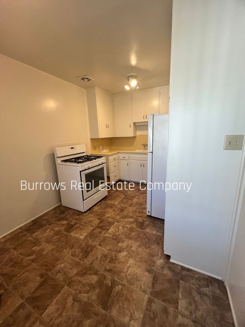 Midtown Ventura - 1 bedroom, 1 bathroom upstairs apartment