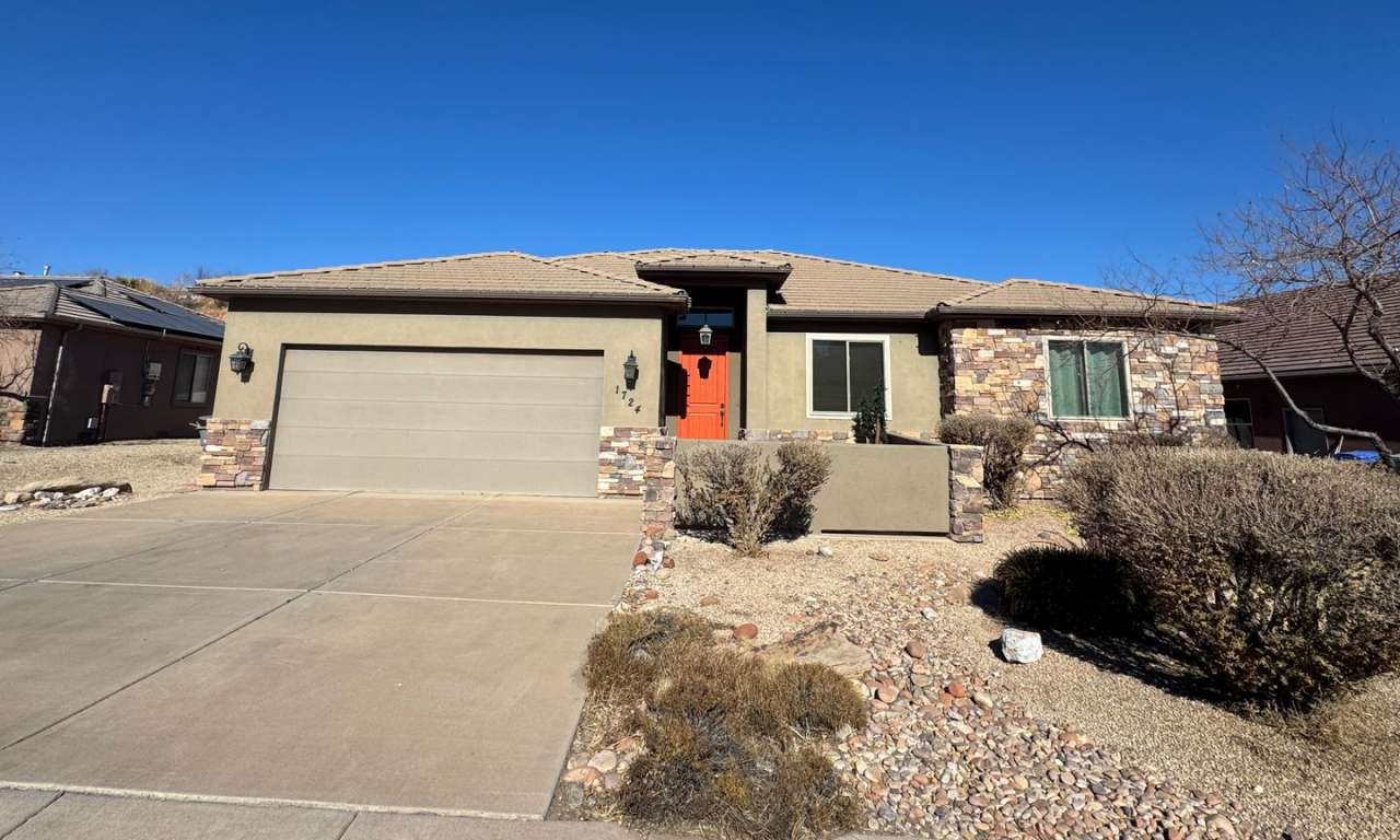 Green Valley home with very nice features!!