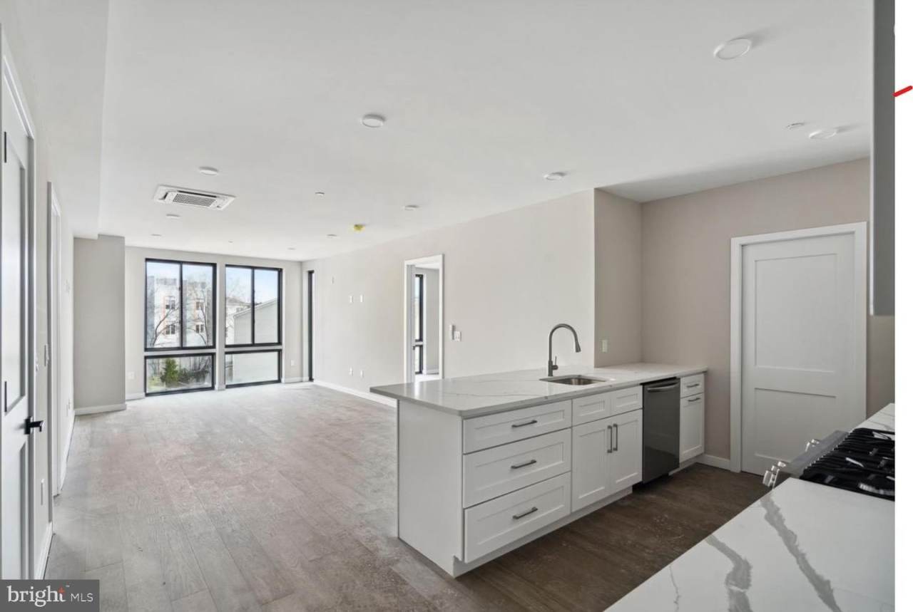 1648-50 RIDGE AVE #201