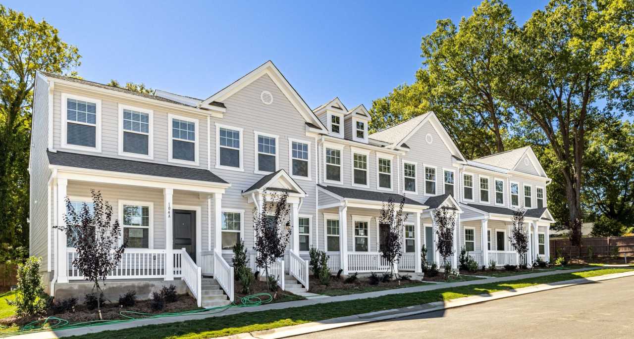 BEAUTIFUL 2 Bedroom Townhome in Mooresville AVAILABLE FEBRUARY 19TH