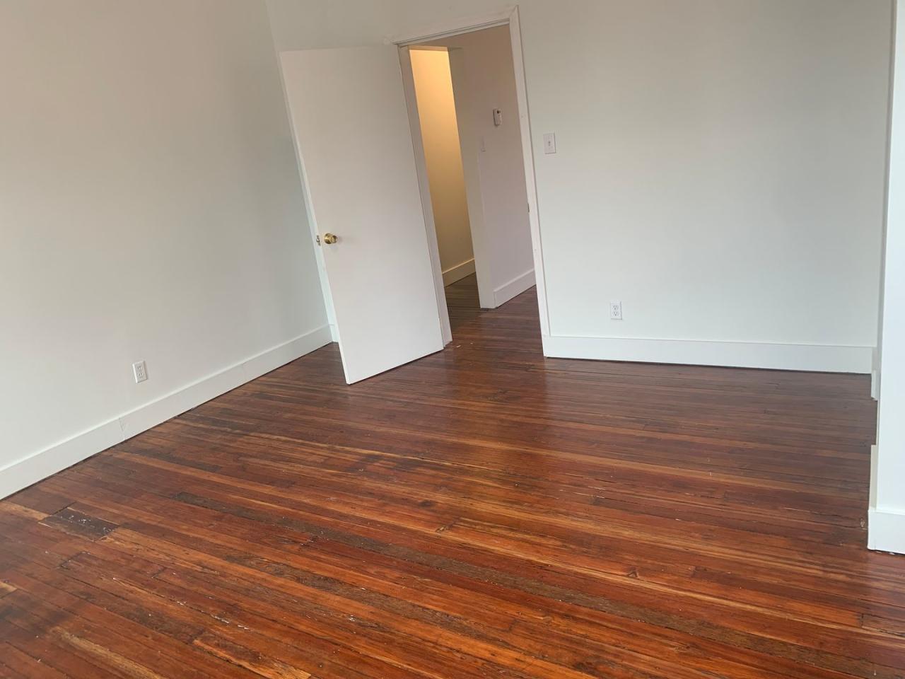 1 Bedroom Top Floor Apartment-York City SD