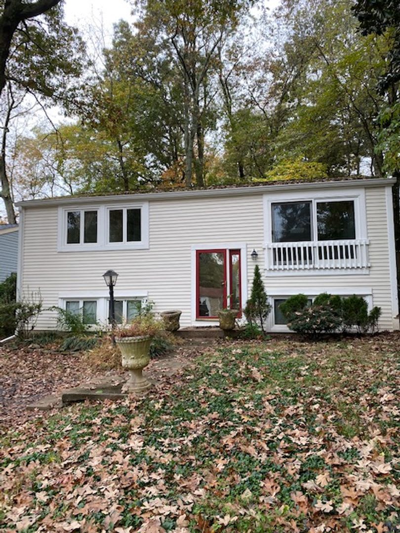Single Family Home in Reston
