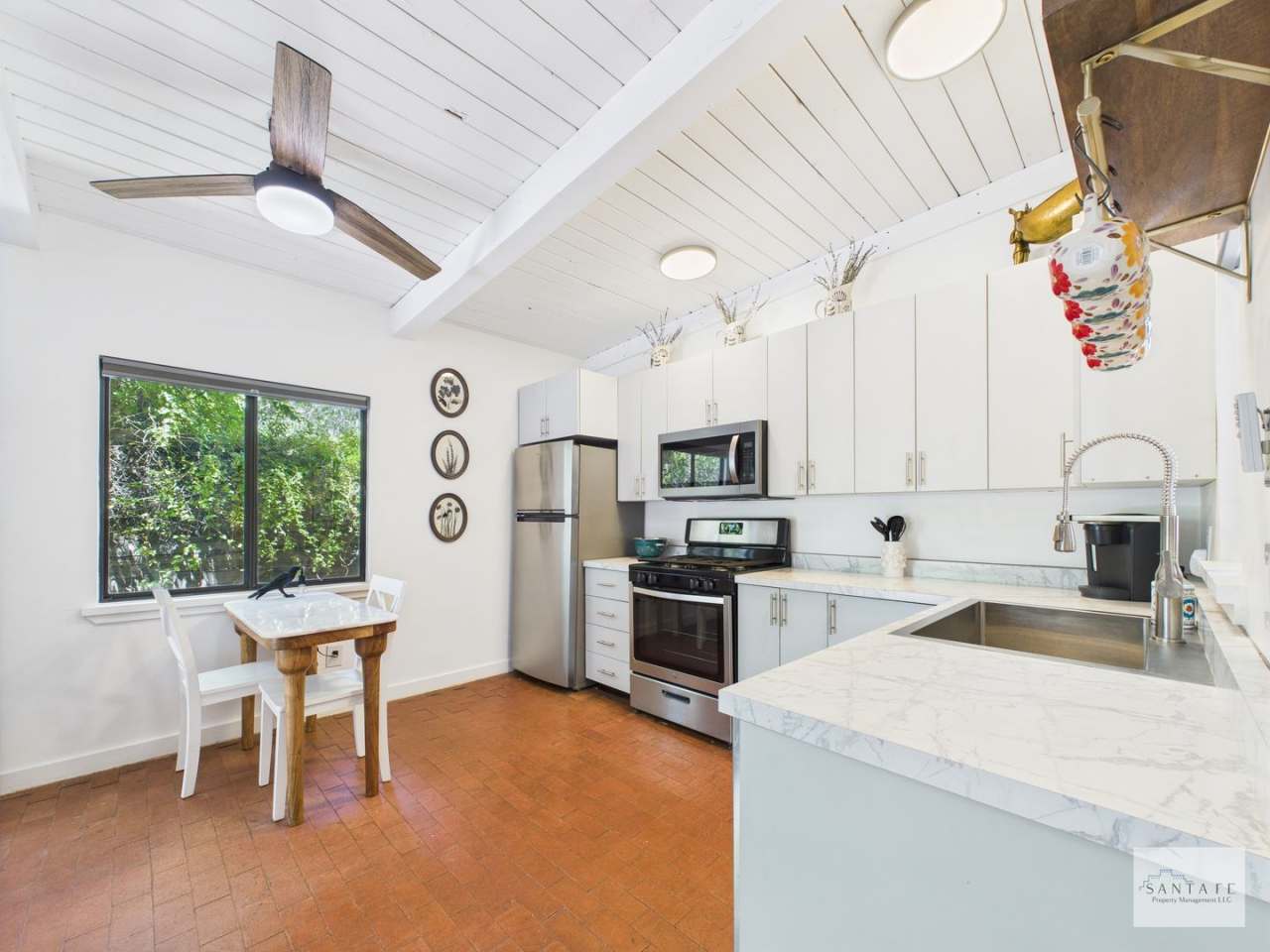 Fully Furnished 1 Bedroom Condo