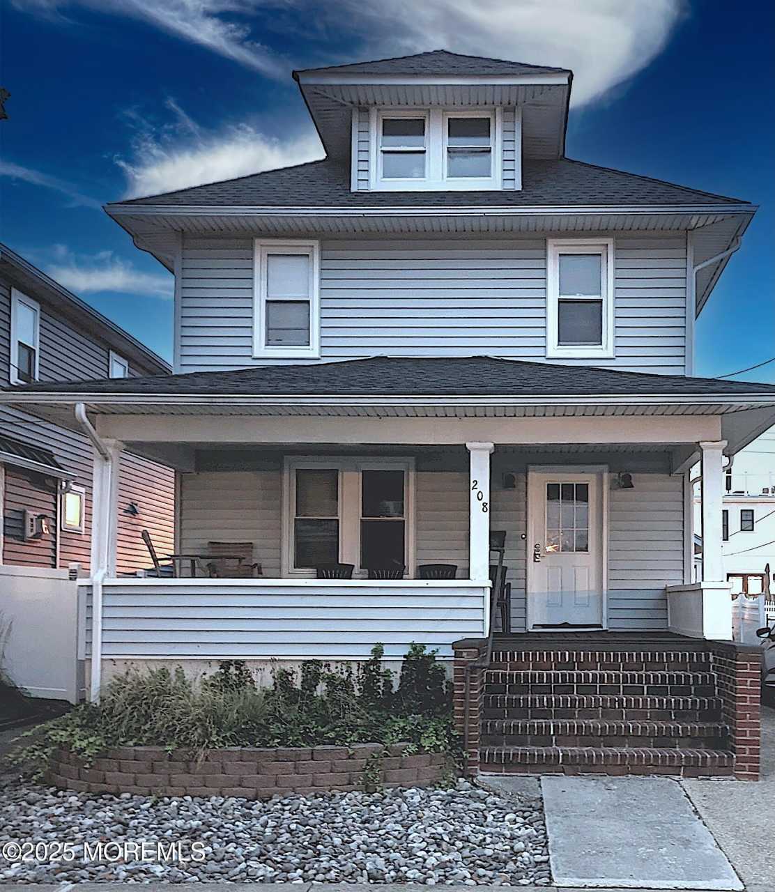 208 14th Avenue unit: Front