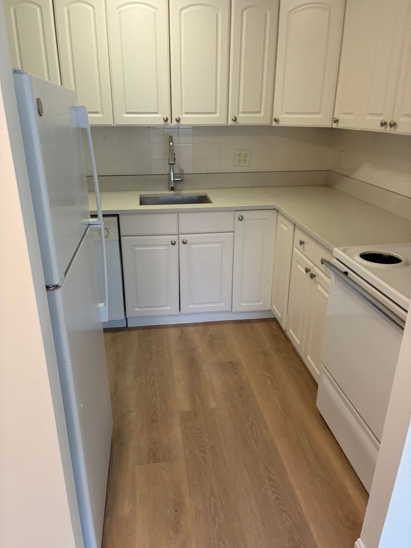 Nicely updated 2 bed unit near the Green Line in Brighton