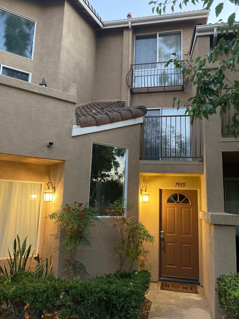 Charming 1 bed / 1.5 bath in Anaheim Hills community