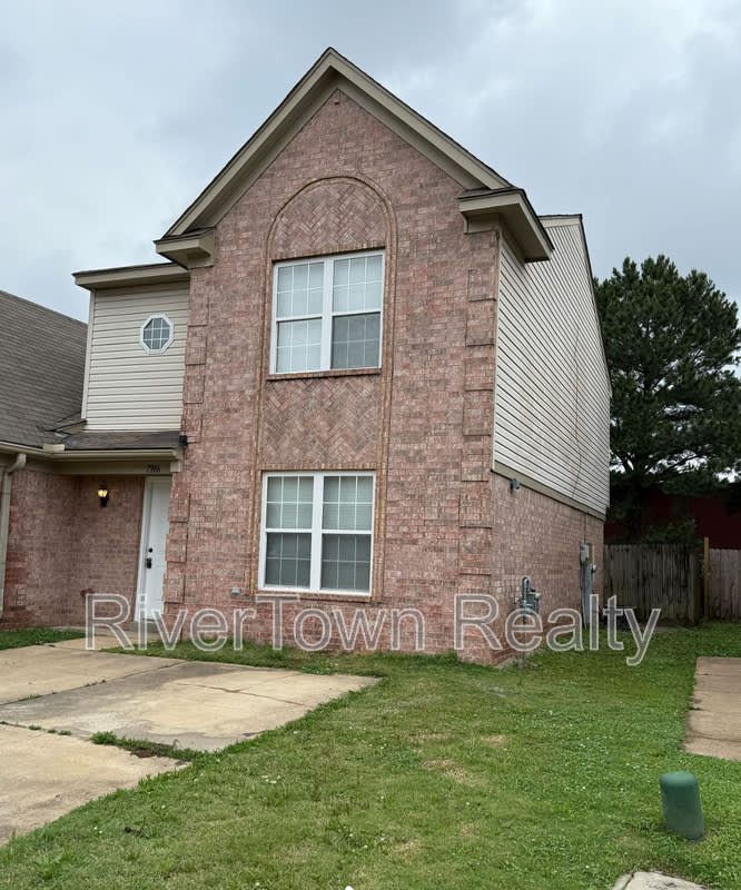 7986 Marsha Woods Dr