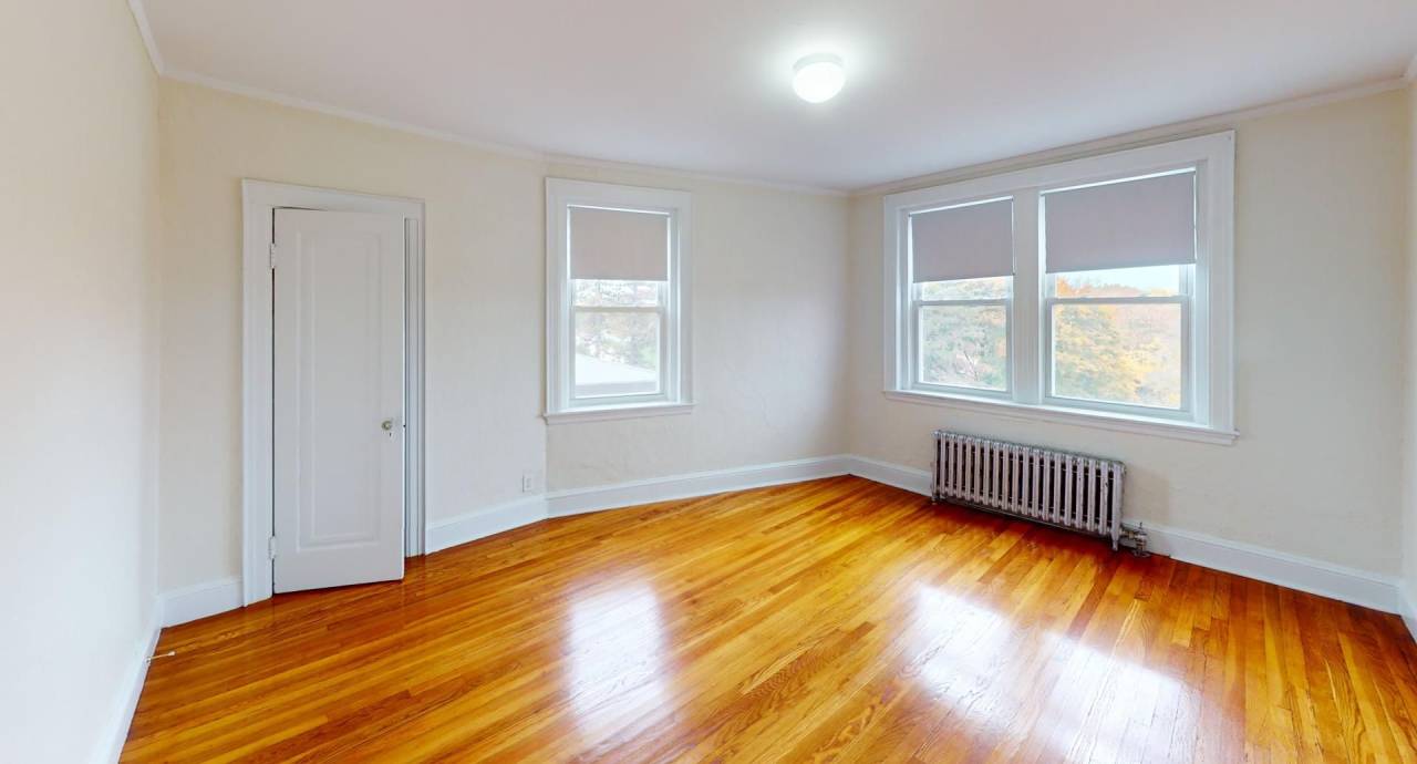 Huge, sunny 1 bed on the Green Line!