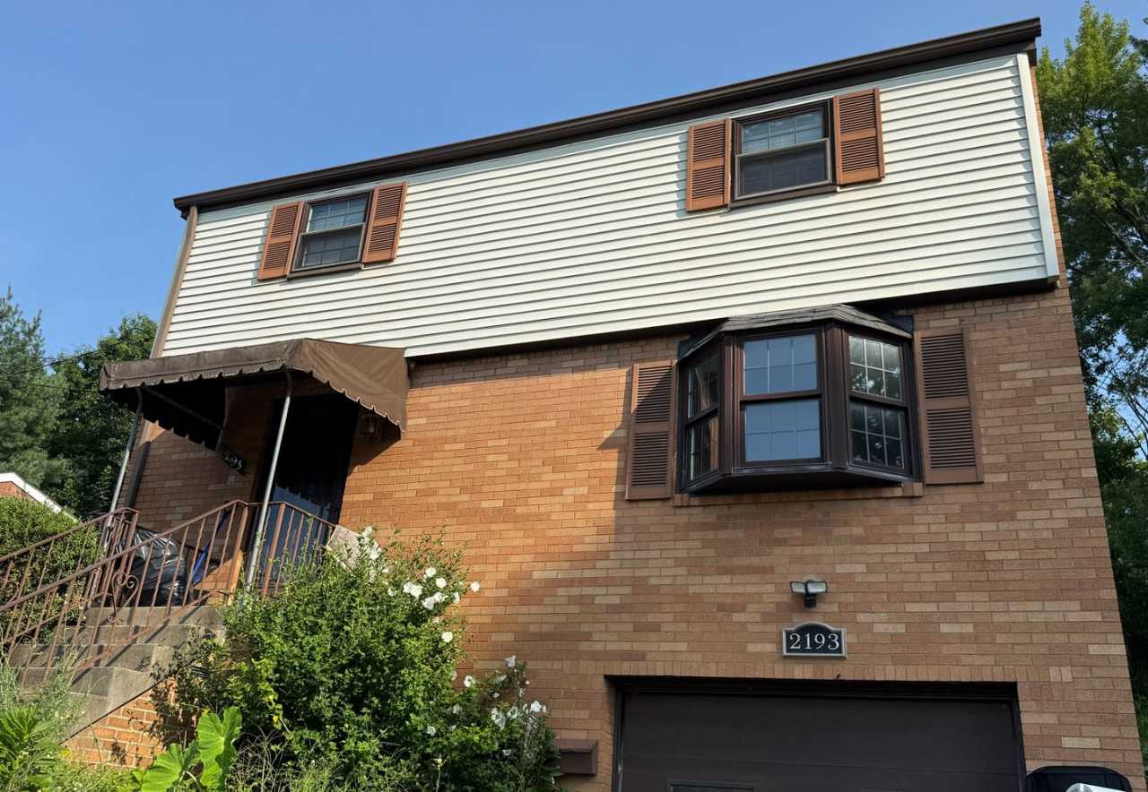 Luxury 3-Bedroom, 1-Bathroom House in Brookline!