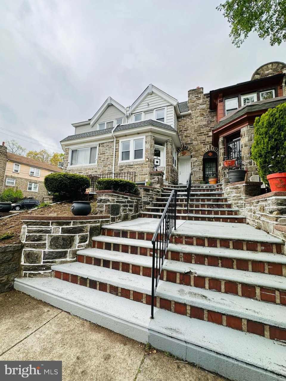 403 E VERNON ROAD
