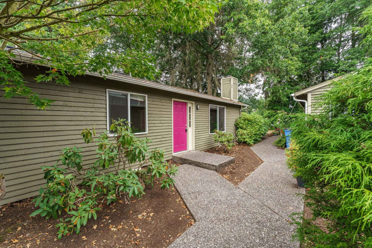 2 Bedroom 2 Bath with single car garage