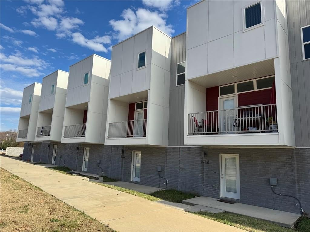 1636  S Razorback  RD