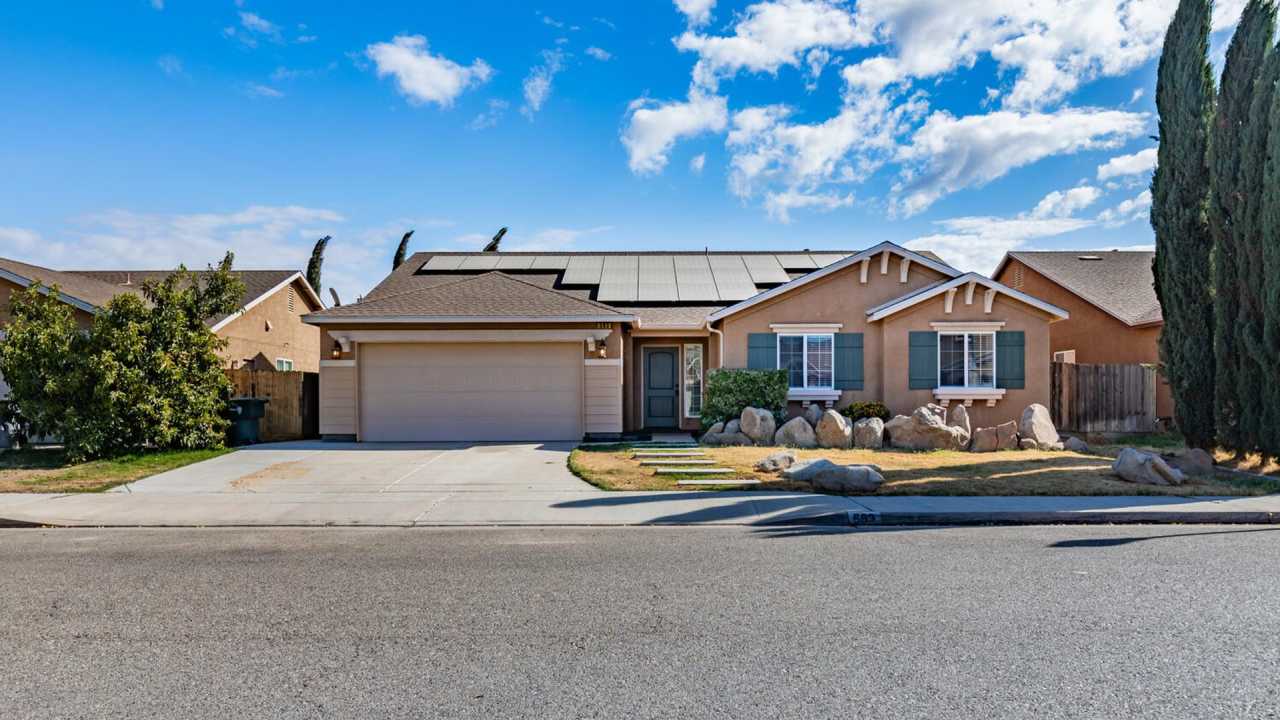 Modern  Spacious Fresno Rental – Ideal 4BR/2BA Home with SOLAR