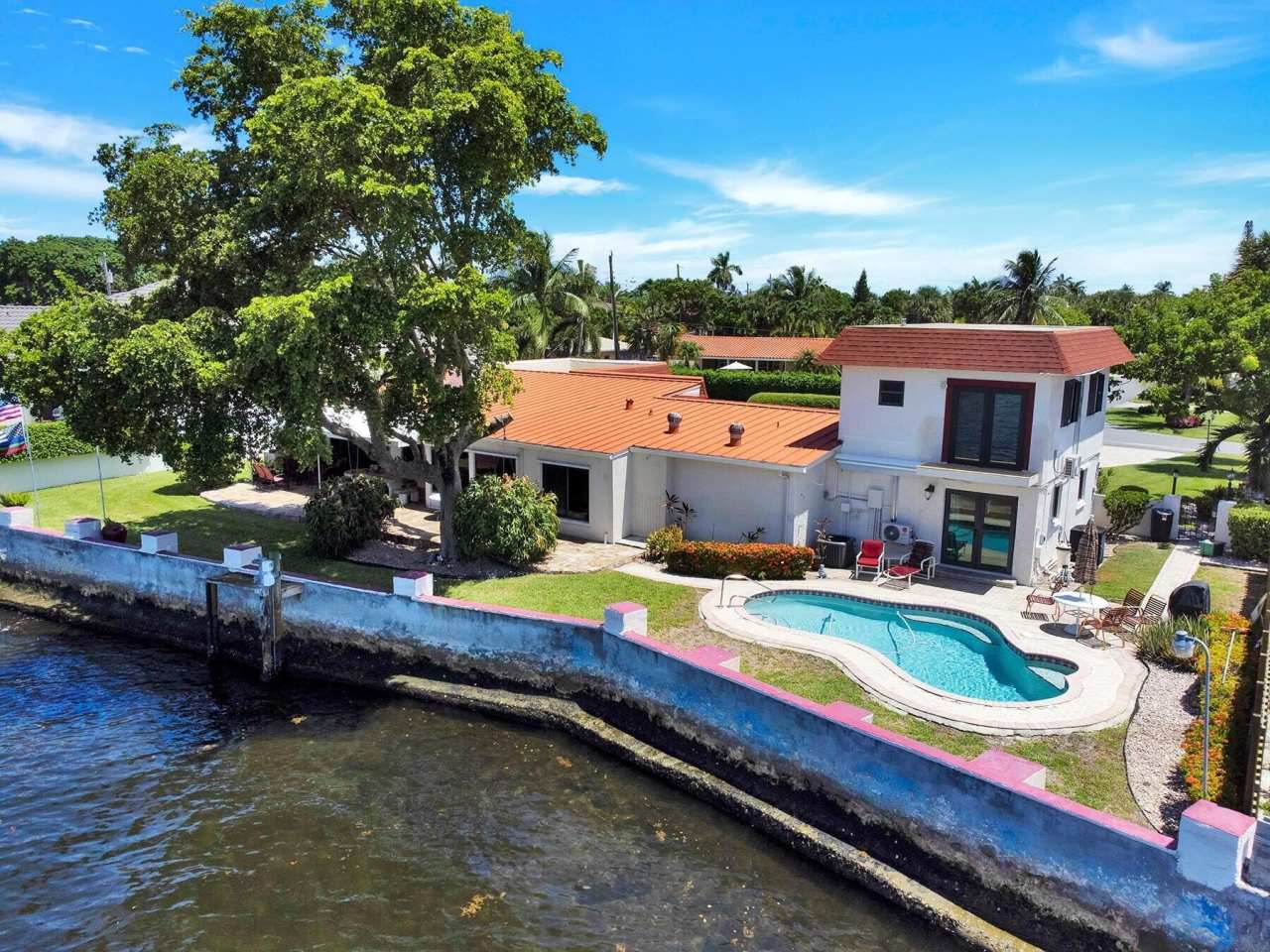 1901 N Riverside Drive