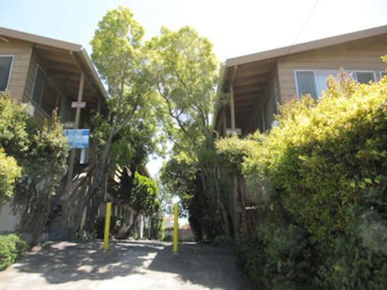 Clean, quiet 2 bedroom, and end unit, with lots of Natural Light in the Living Room and Kitchen area-MOVE IN SPECIAL*