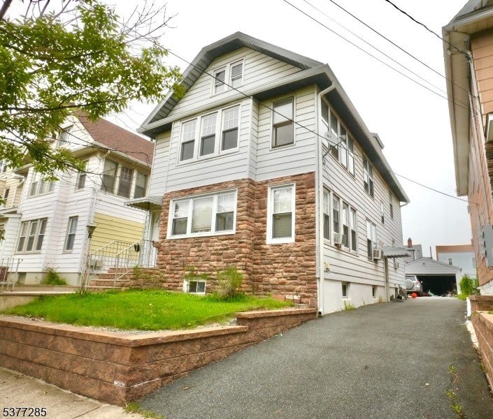 24 Hornblower Ave  2nd Fl