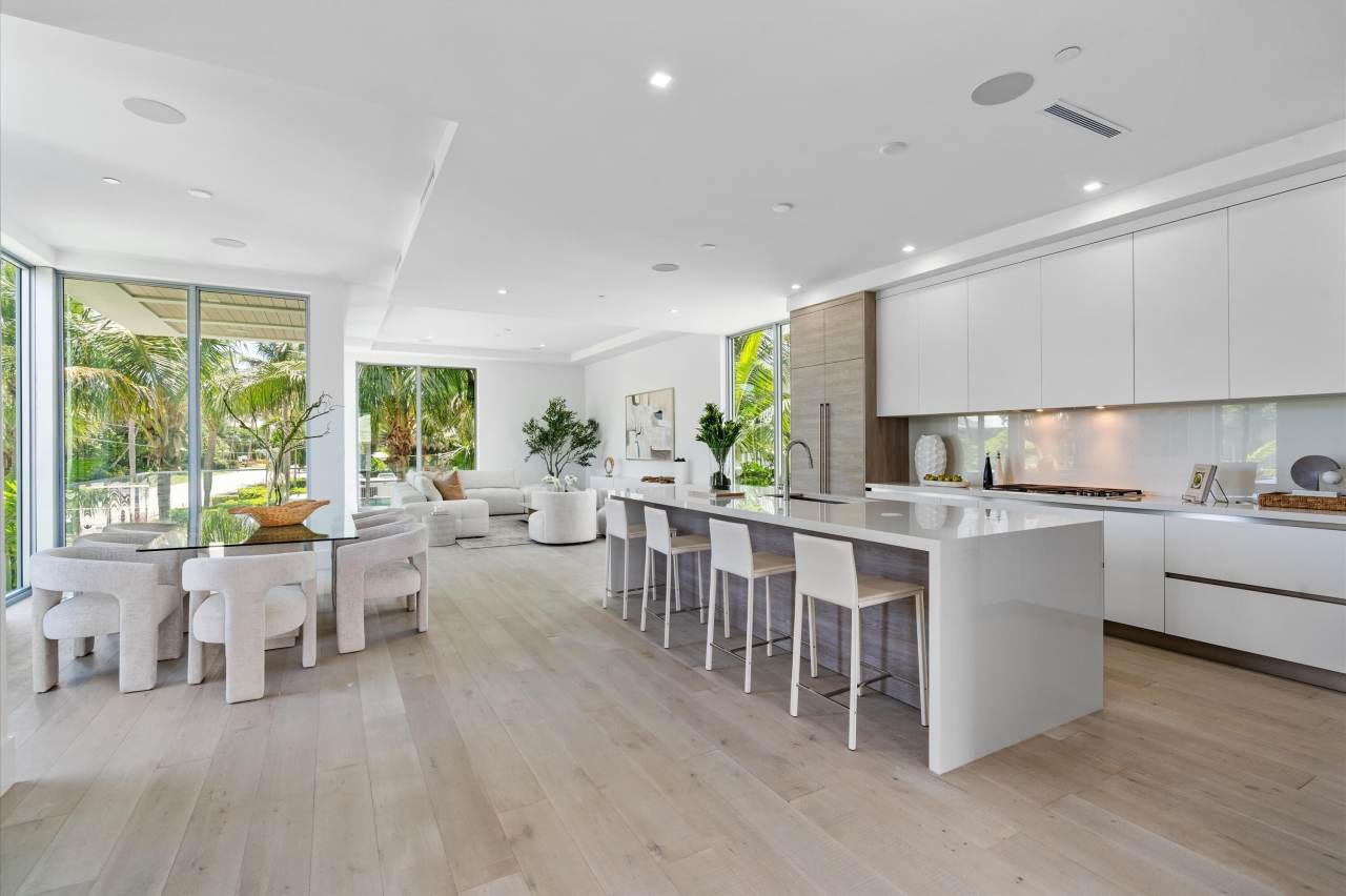 1070 Del Harbour Drive