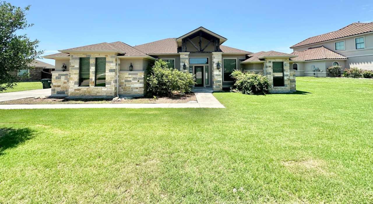 Viewable December 19th! Small Pets Accepted!