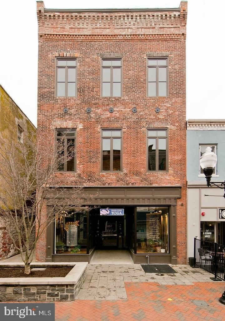 160 N LOUDOUN Street unit: 301