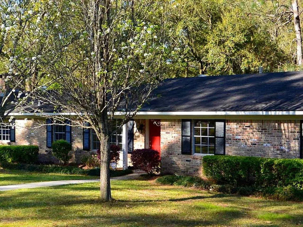 Beautiful brick home in a great neighborhood!
