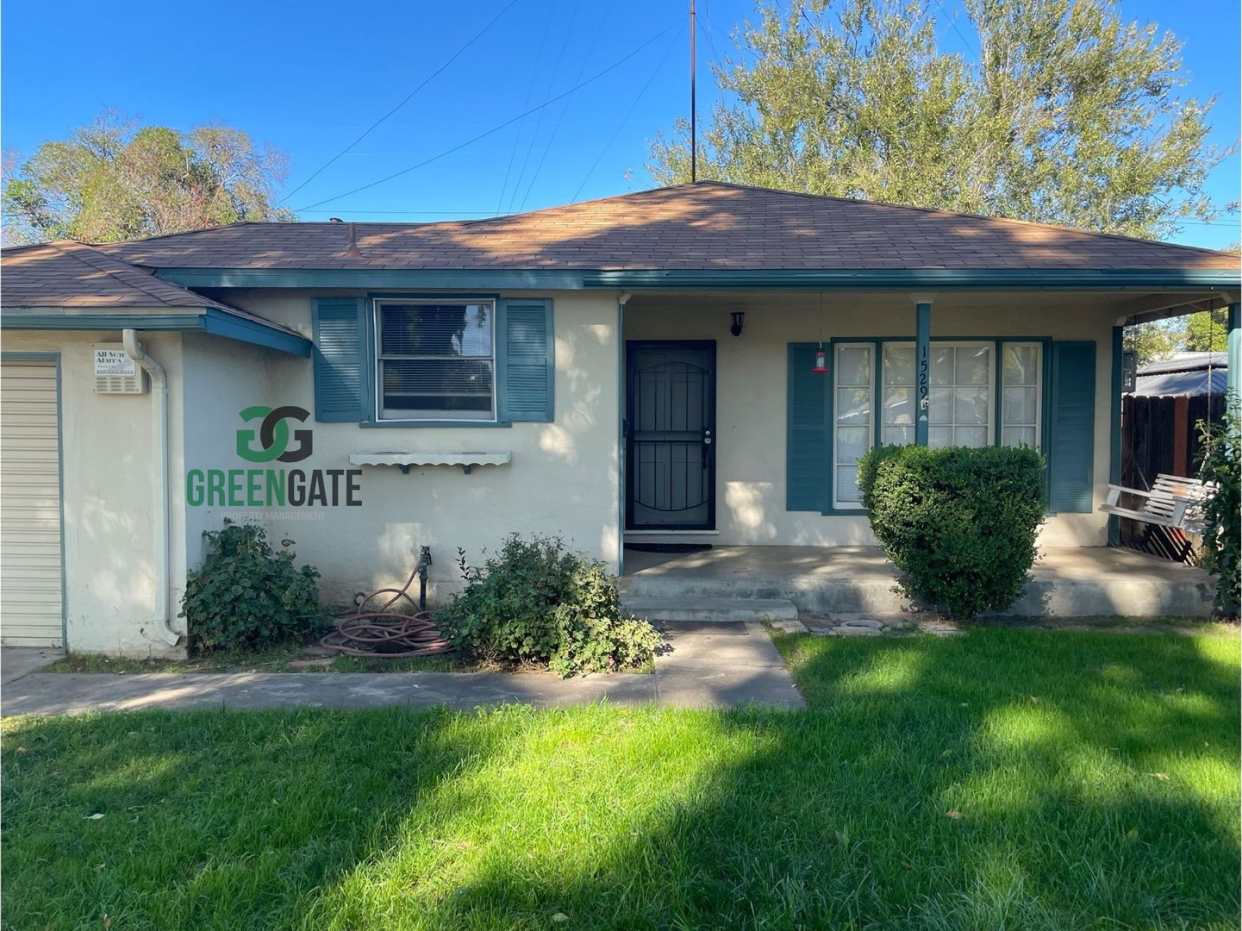 3 BEDROOM 1 BATH HOME IN MODESTO!!