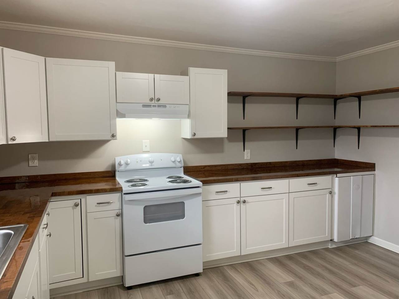 Two Bedroom Duplex Unit Near Southside/516