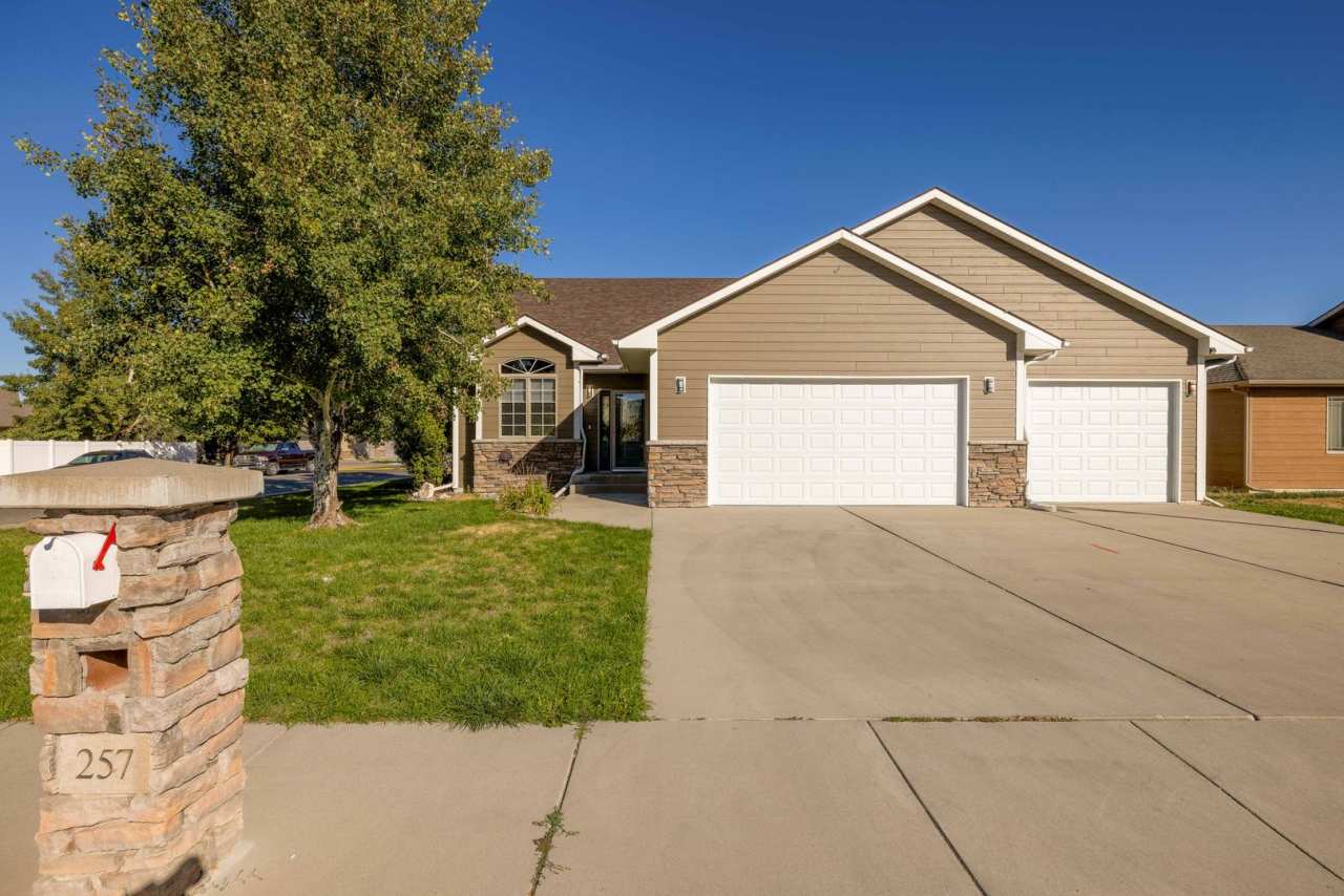 5 bed 3 bath home for rent!