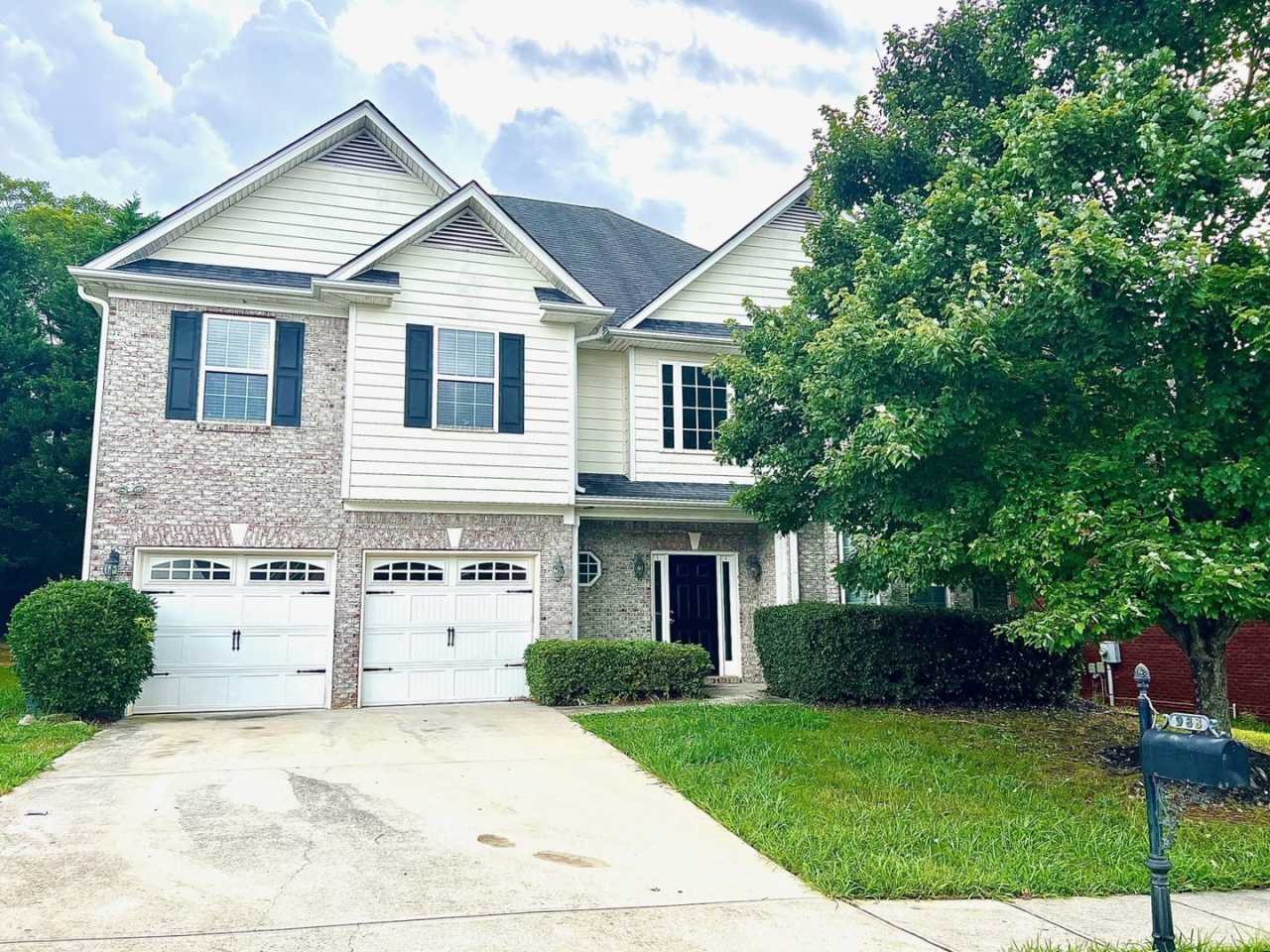 Large 4 Bedroom 2.5 Bath Home