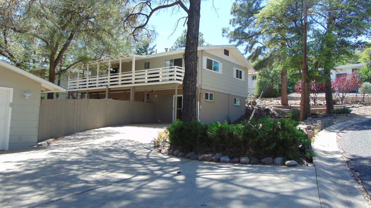 401 Canyon Springs Road*VACATION RENTAL*