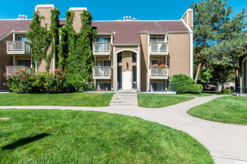 400 E Creekside Cir.