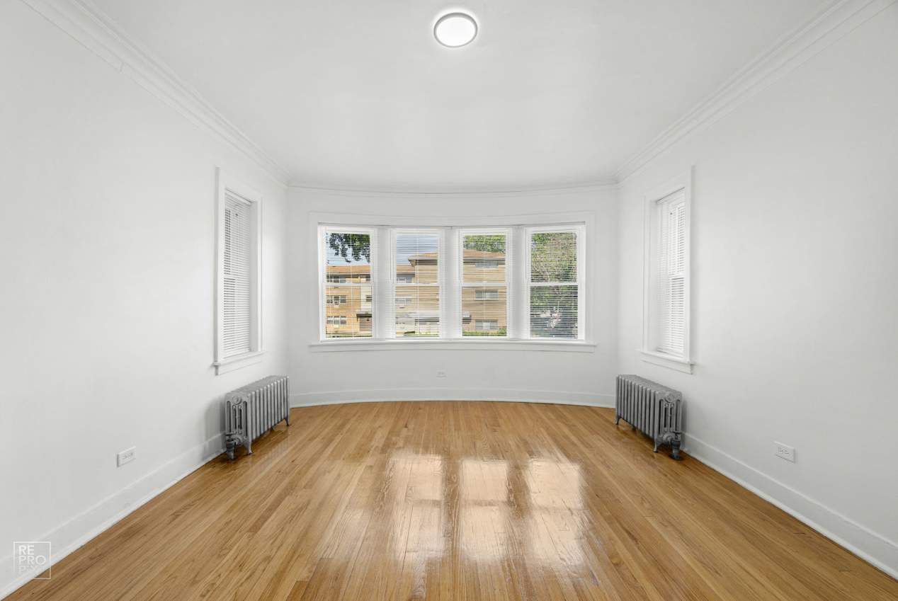 8101 S Drexel Ave