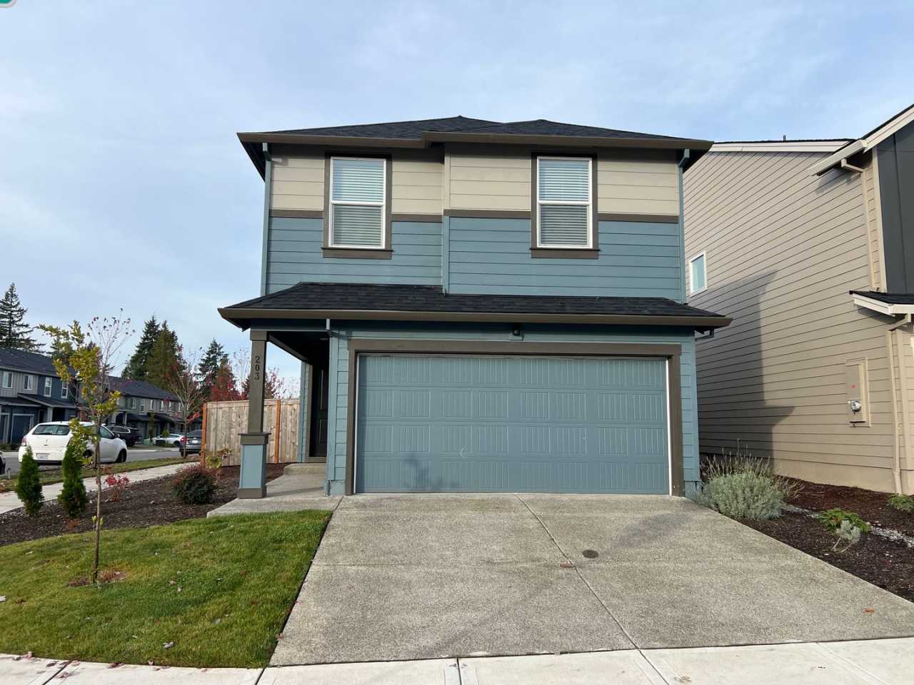 LIKE NEW Spacious 2 Story Home on Corner Lot - Kemper Grove / Ridgefield, WA