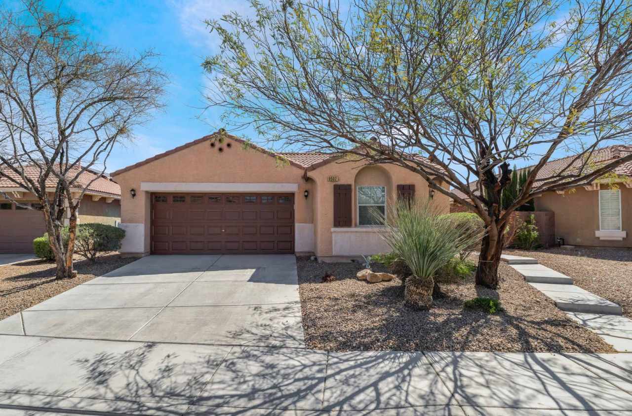 Gorgeous Mountains Edge Pool Home For Rent !