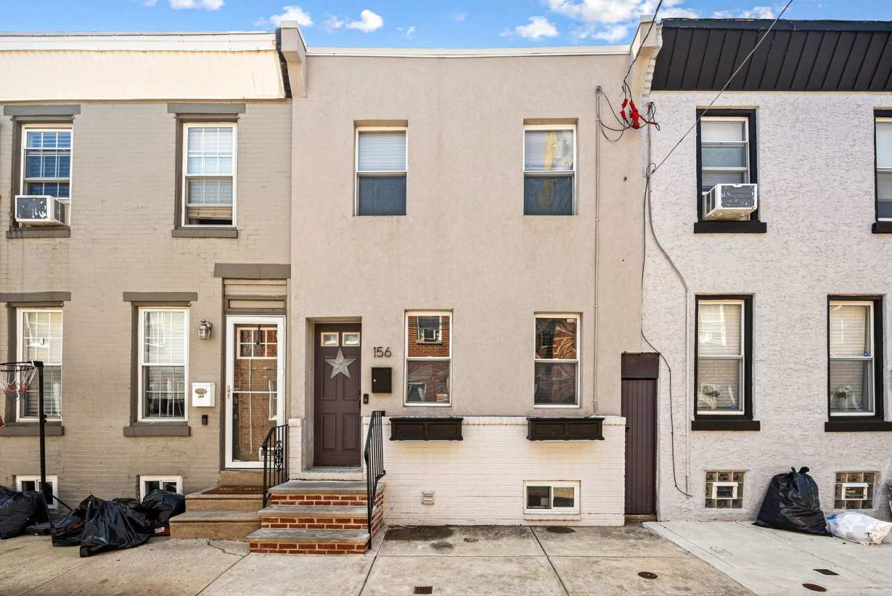 2 bed house available NOW in Pennsport!