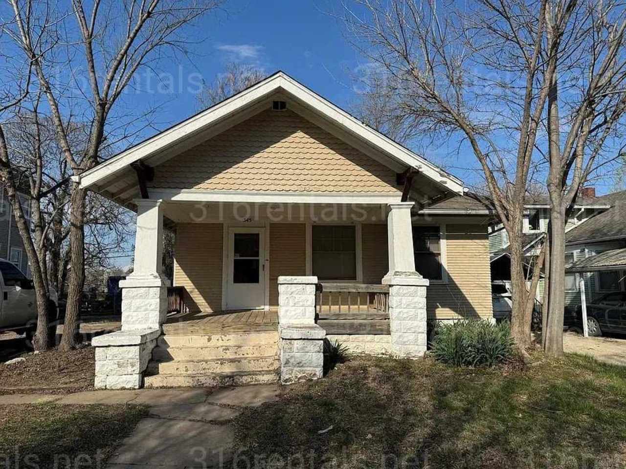 $1,195 - 2 bedroom / 1 bathroom - Single Family Home in College Hill