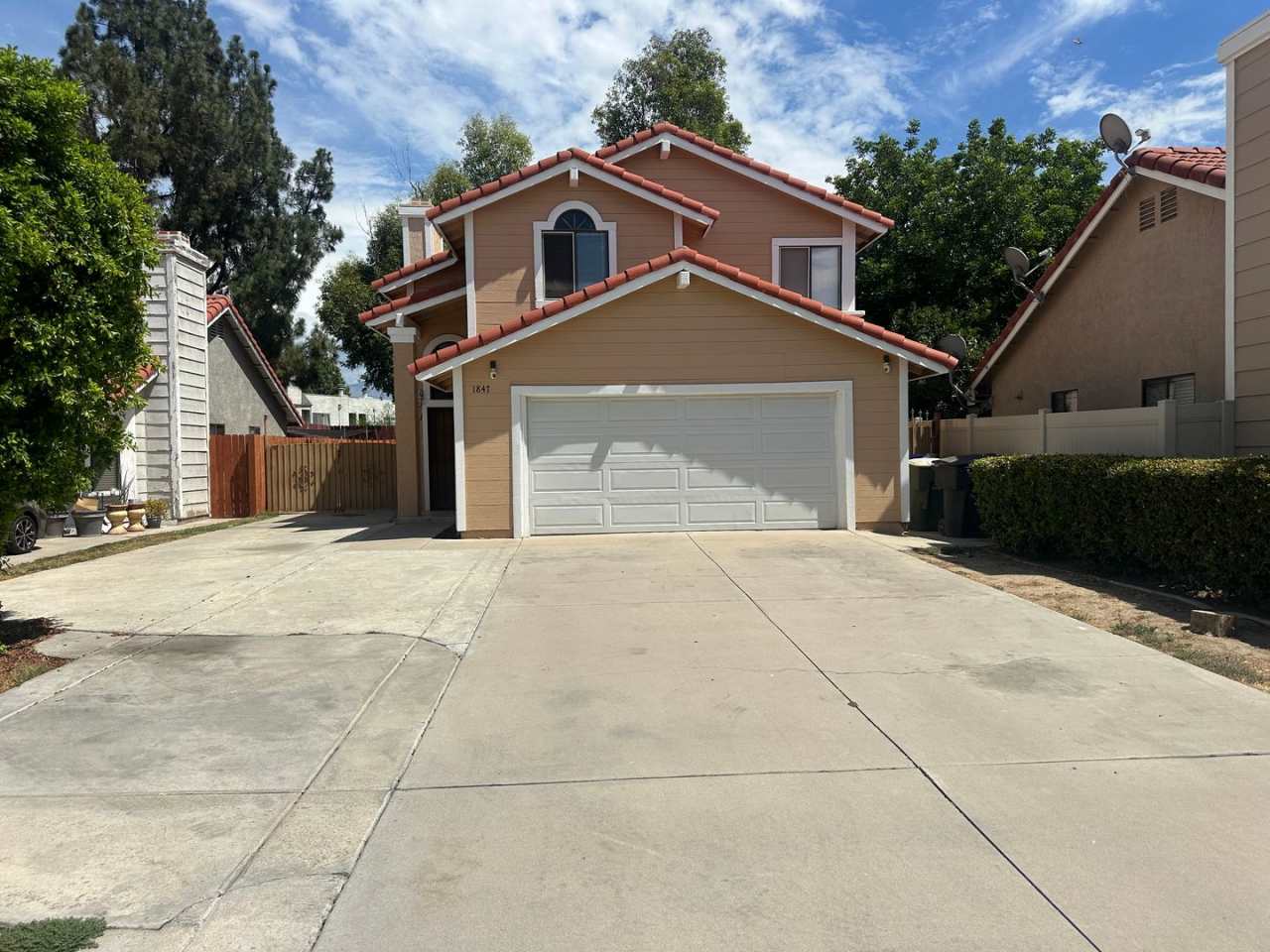 **AVAILABLE NOW** Spacious 4 bedroom 2.5 Bathroom home with lush landscaping in San Bernardino coming soon!