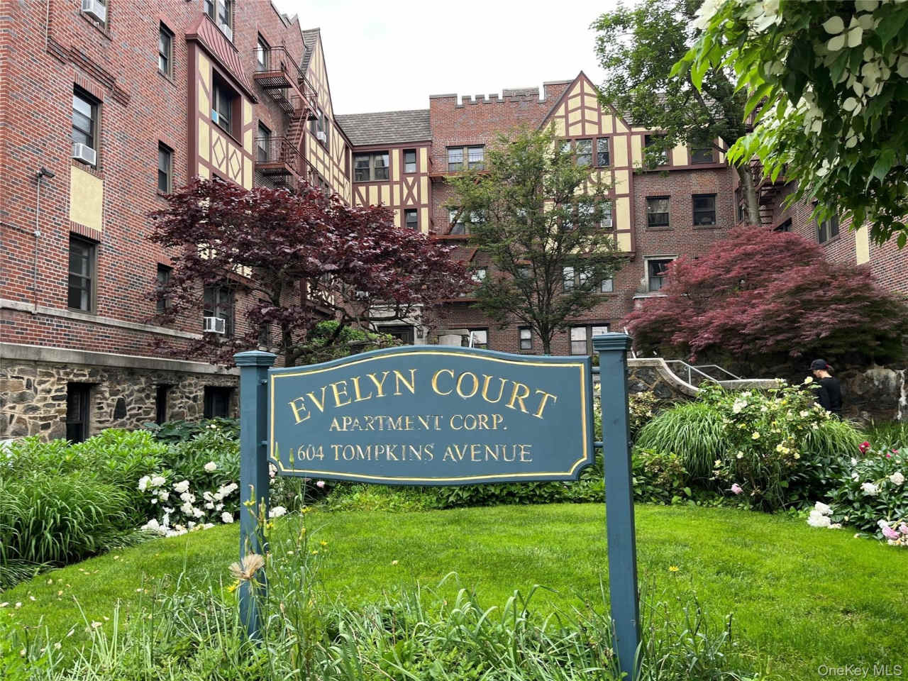 604 Tompkins Avenue unit: B-2