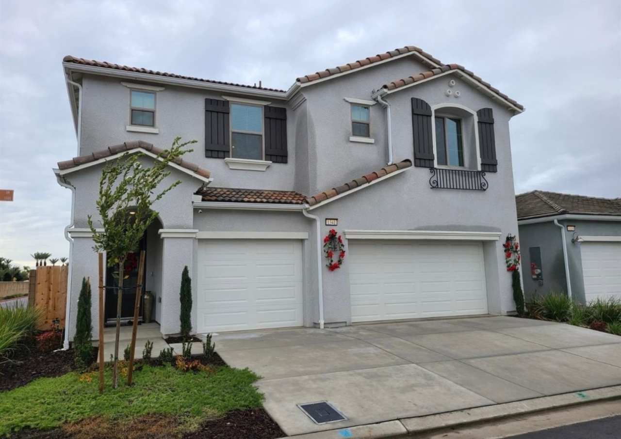 Spacious 3BR , 2,335 SqFt House in North Fresno Across Woodward Park