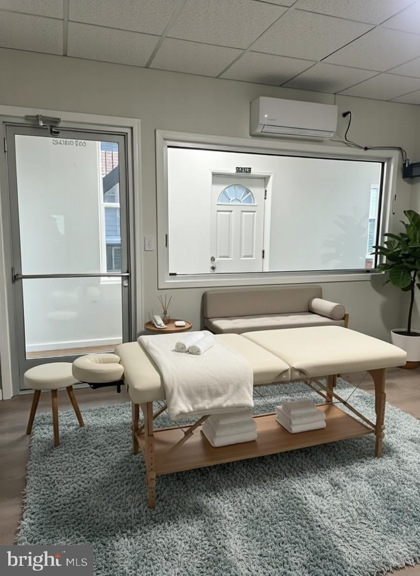 1901 N HOWARD Street unit: B