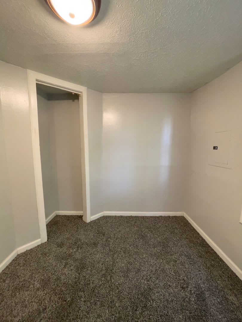 1521 & 1521 1/2 E Kirby Ave (AARC Management, LLC)