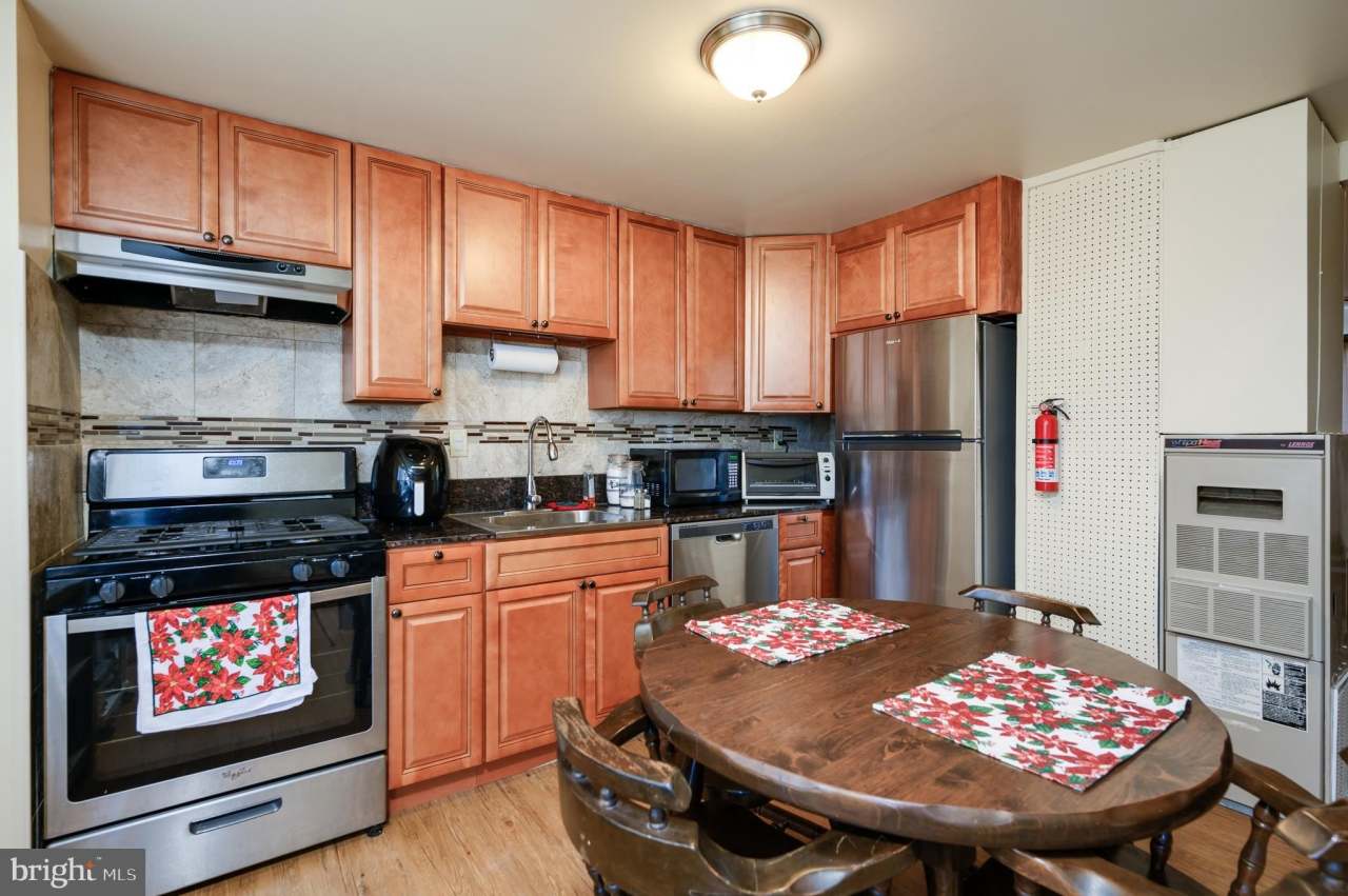 128 ROBERTA JEAN Avenue