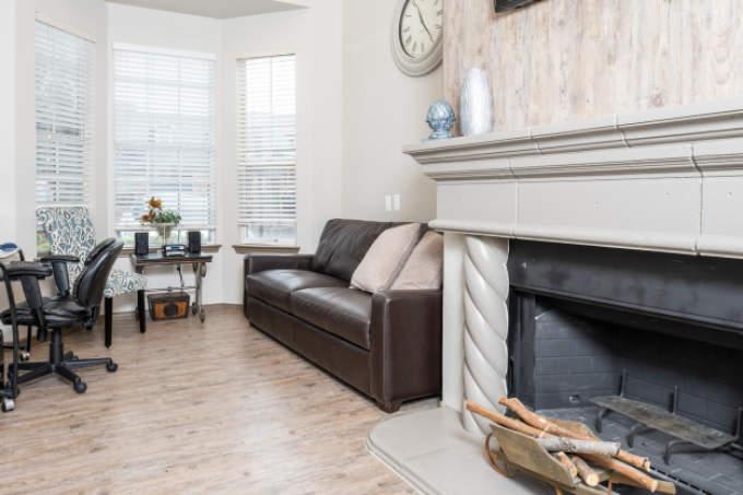 400 E Cypress Creek Rd, #2018