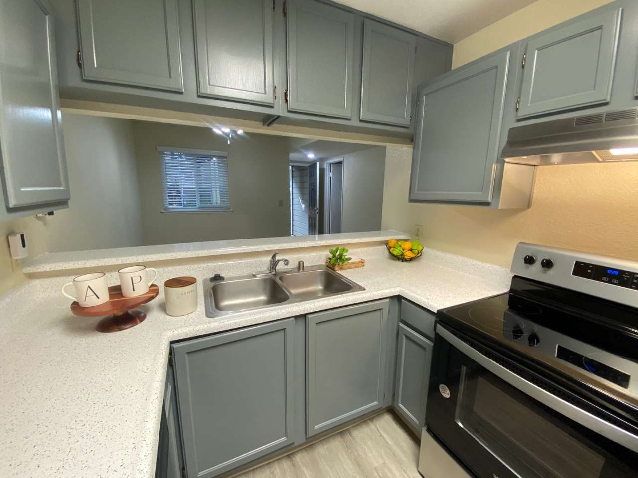 Amazing Condo Nestled in the Oakland Hills W/ Parking, Laundry  Patio!