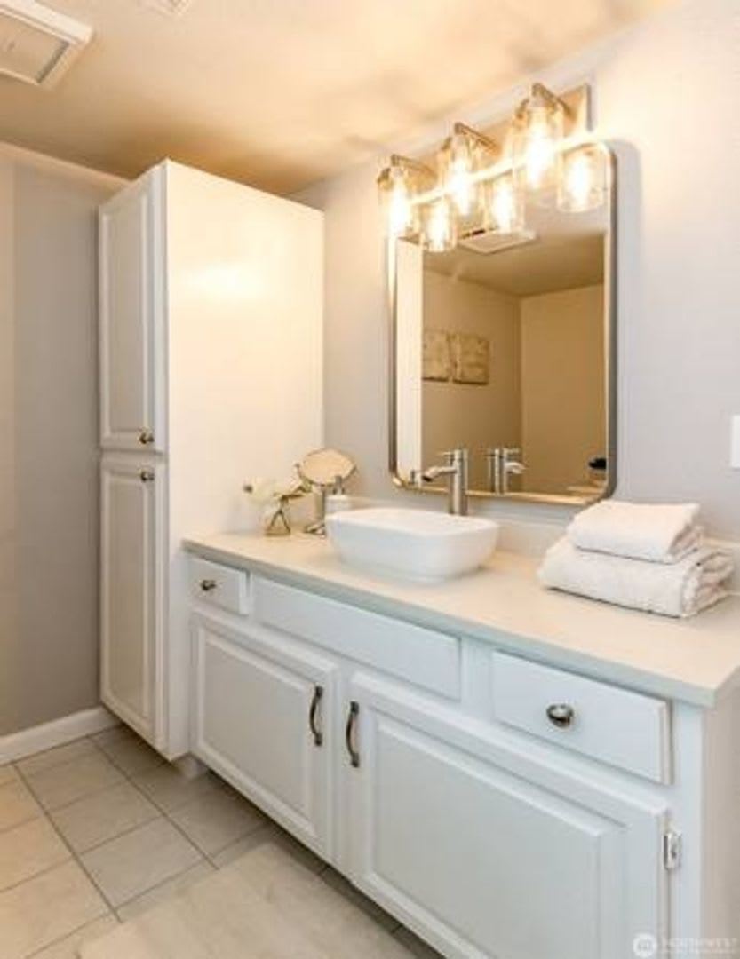 Spacious 2BR House in Federal Way