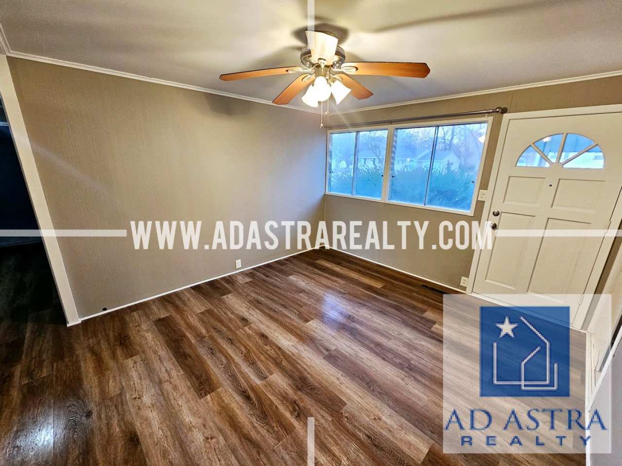 3 Bedroom 1 Bathroom Home in Gladstone-Available NOW!!