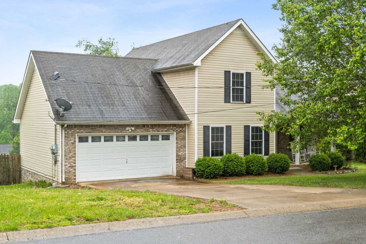 Lovely home in Peach Tree - Waiting for you to call home for the Holidays!