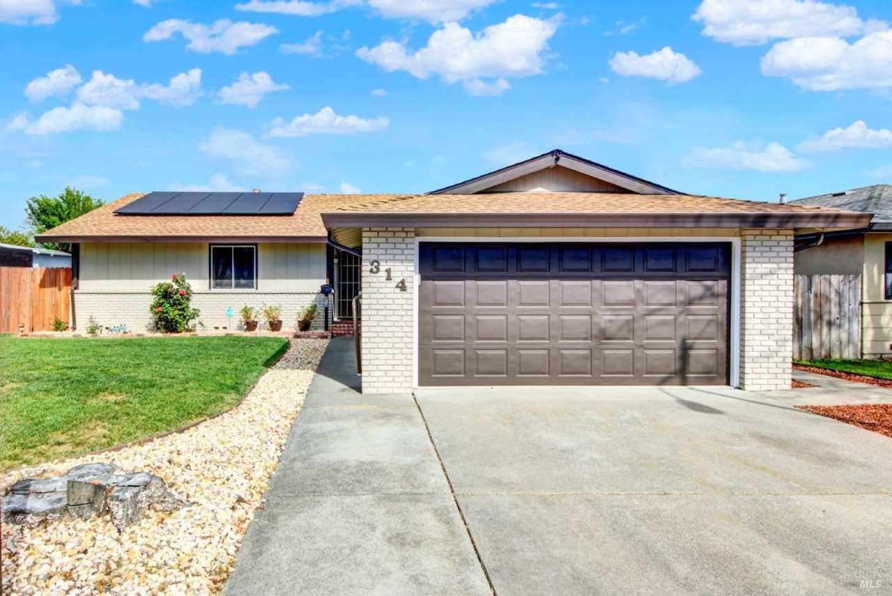 Charming Home In Fairfield - Available Now!