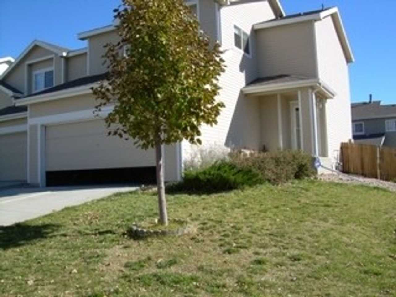 Available Now. Charming 3 Bedroom 2.5 Bathroom in Northglenn, CO!