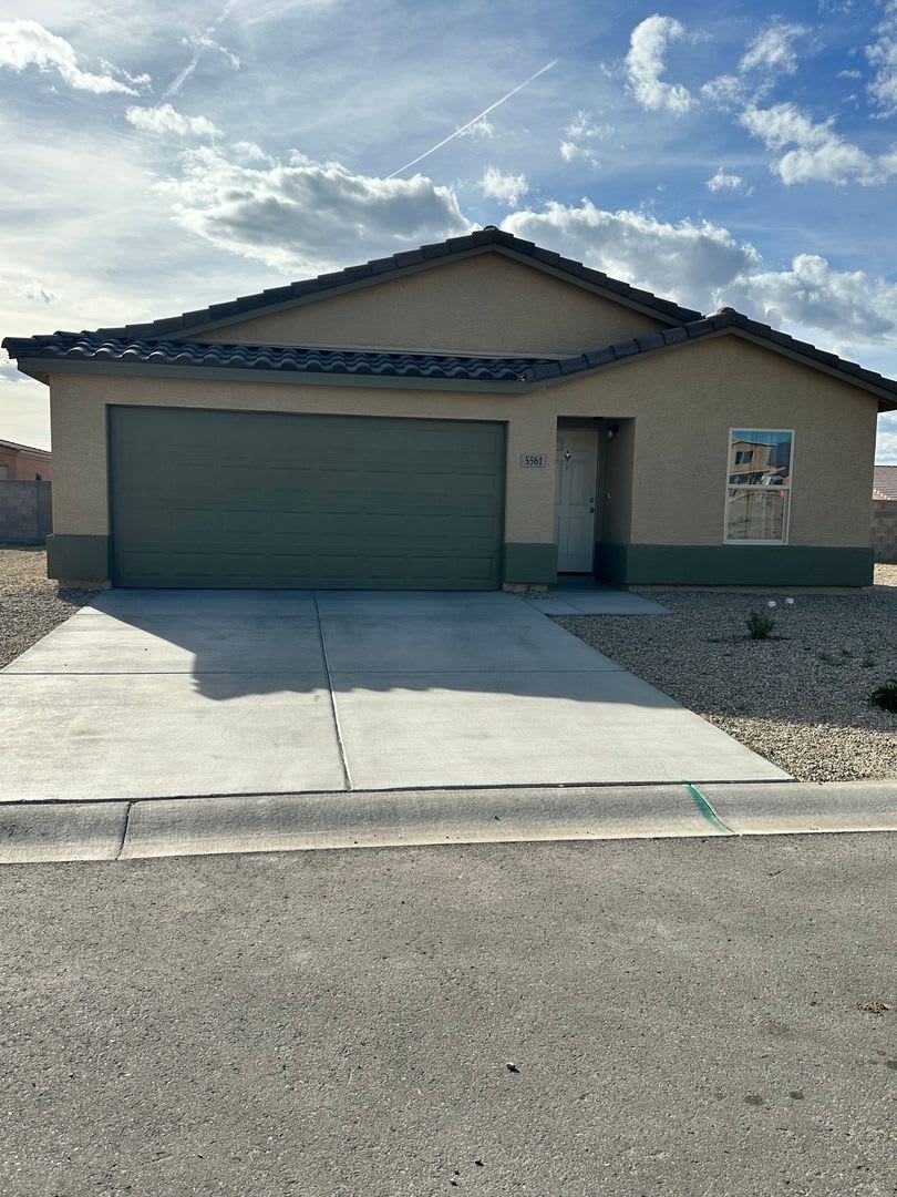 Newer home in the heart of Ft Mohave