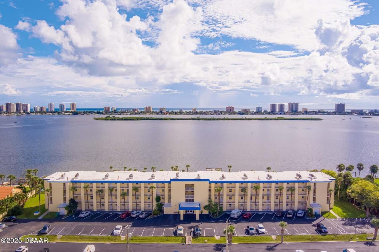 3131 S Ridgewood Avenue